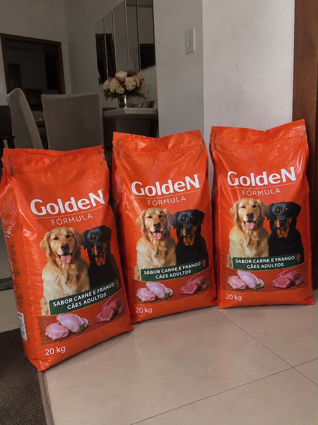 Foto do combo Golden 3x 20kg recebido pela cliente